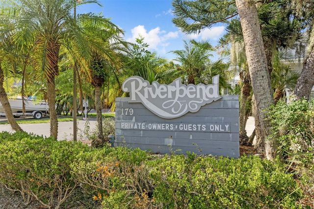 210 RIVER BEND PLACE B, Welaka, FL 32193