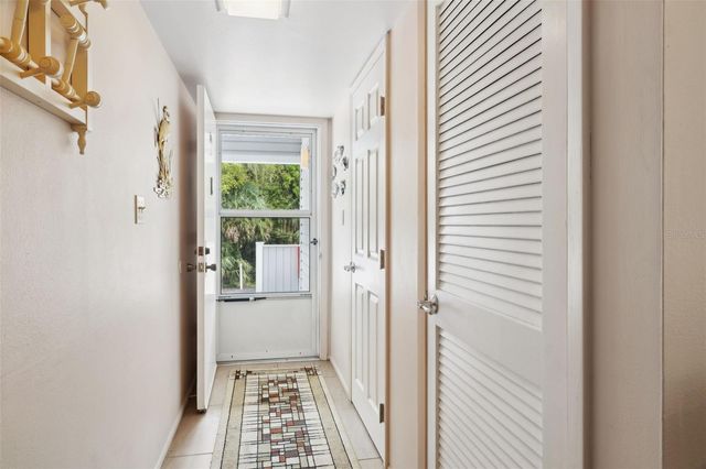 210 RIVER BEND PLACE B, Welaka, FL 32193