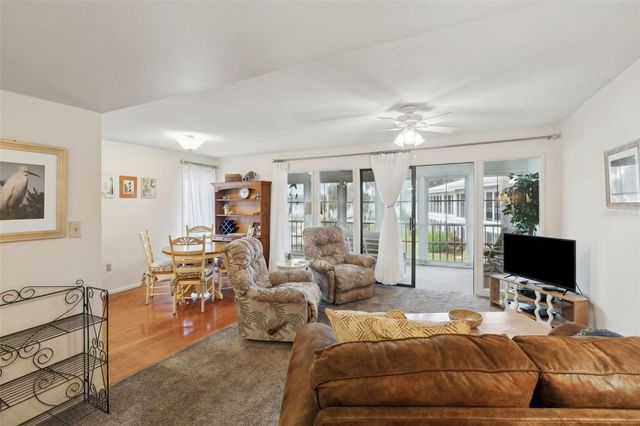 210 RIVER BEND PLACE B, Welaka, FL 32193