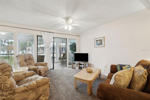 210 RIVER BEND PLACE B, Welaka, FL 32193