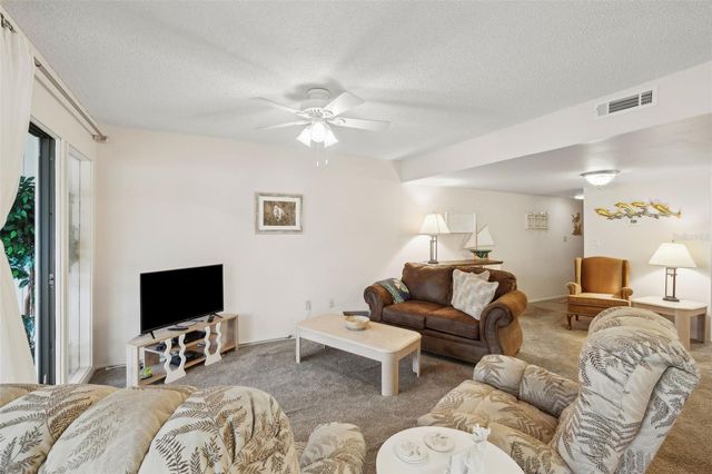 210 RIVER BEND PLACE B, Welaka, FL 32193