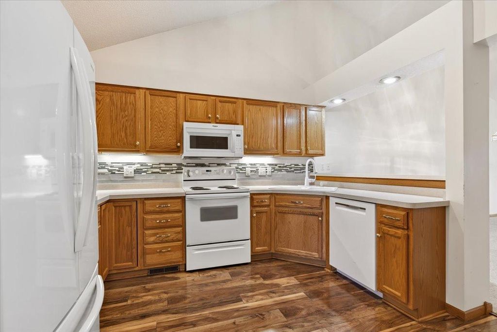 7987 Forest Boulevard Unit F, Woodbury, MN 55125 — photo 4