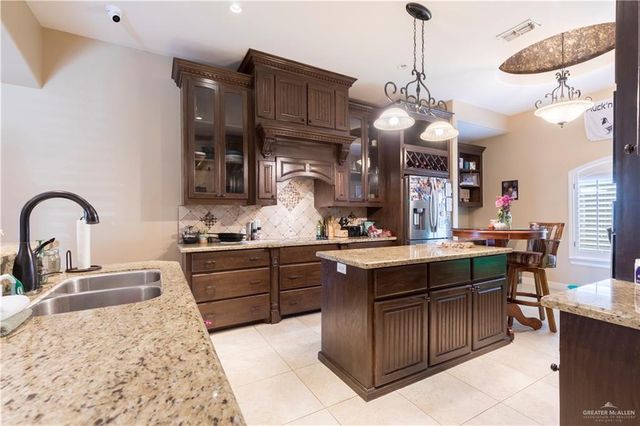 2020 Queens Avenue, Mcallen, TX 78504