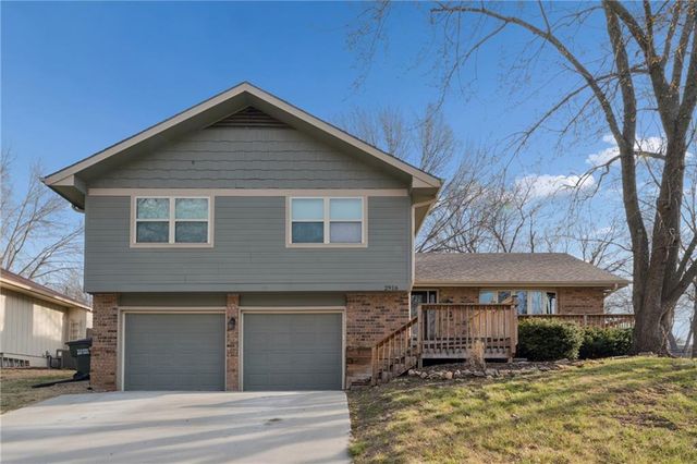 2916 Rimrock Drive, Lawrence, KS 66047
