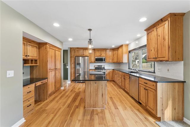 2916 Rimrock Drive, Lawrence, KS 66047