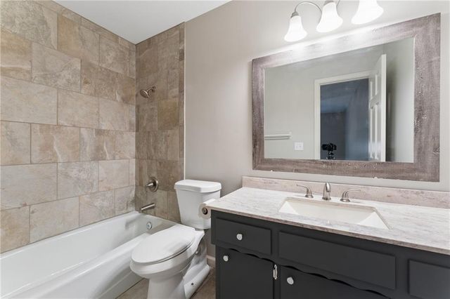 2916 Rimrock Drive, Lawrence, KS 66047