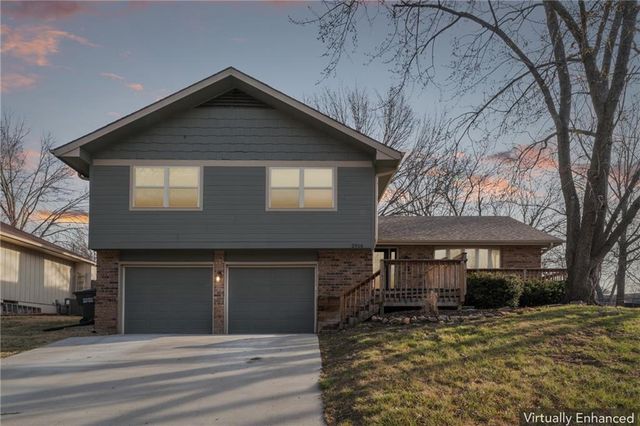 2916 Rimrock Drive, Lawrence, KS 66047