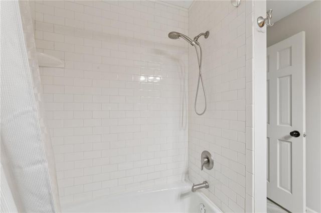 2916 Rimrock Drive, Lawrence, KS 66047