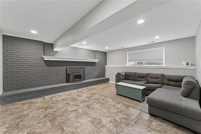 2916 Rimrock Drive, Lawrence, KS 66047