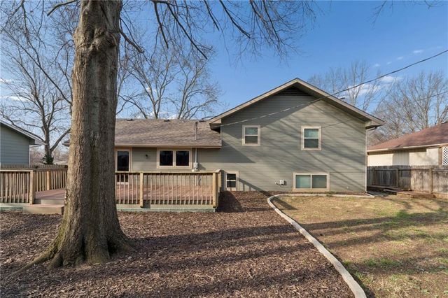 2916 Rimrock Drive, Lawrence, KS 66047
