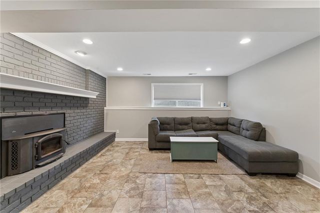 2916 Rimrock Drive, Lawrence, KS 66047