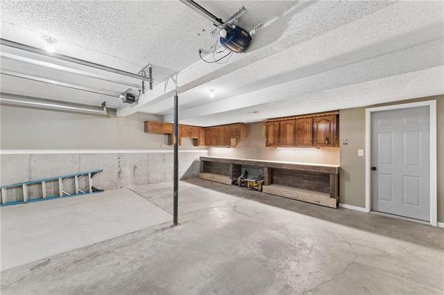 2916 Rimrock Drive, Lawrence, KS 66047