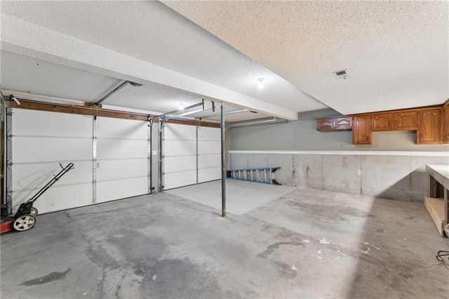 2916 Rimrock Drive, Lawrence, KS 66047