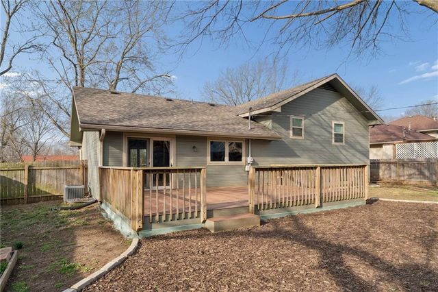 2916 Rimrock Drive, Lawrence, KS 66047