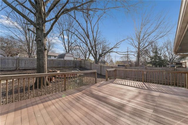 2916 Rimrock Drive, Lawrence, KS 66047