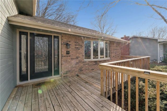 2916 Rimrock Drive, Lawrence, KS 66047