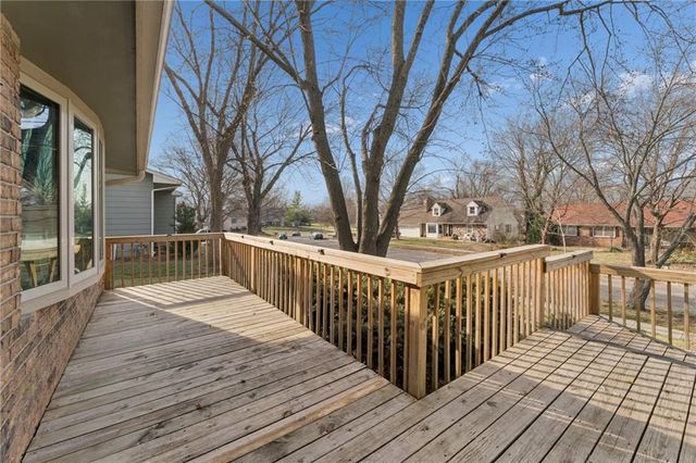 2916 Rimrock Drive, Lawrence, KS 66047