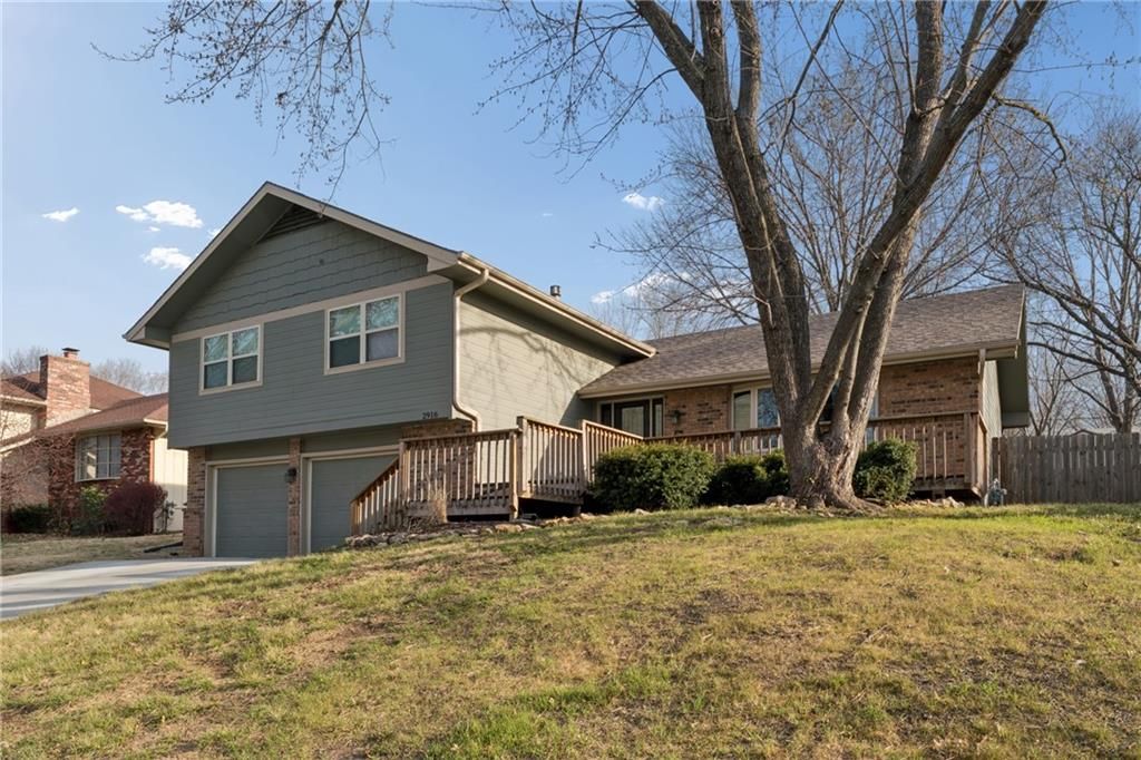 2916 Rimrock Drive, Lawrence, KS 66047
