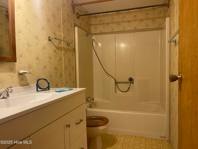 2537 Whichards Beach Road, Chocowinity, NC 27817