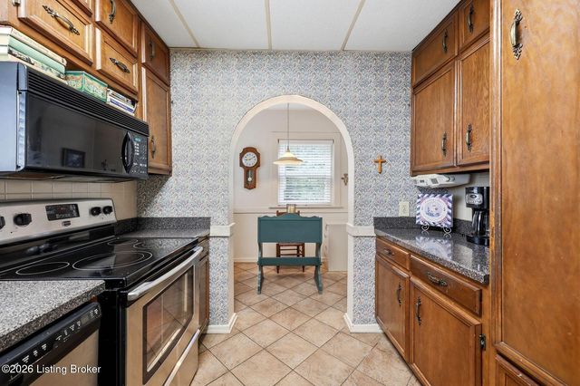 916 Audubon Pkwy, Audubon Park, KY 40213