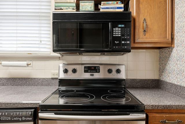 916 Audubon Pkwy, Audubon Park, KY 40213