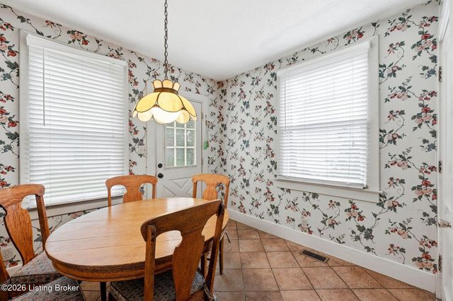 916 Audubon Pkwy, Audubon Park, KY 40213