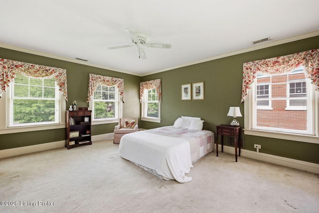916 Audubon Pkwy, Audubon Park, KY 40213