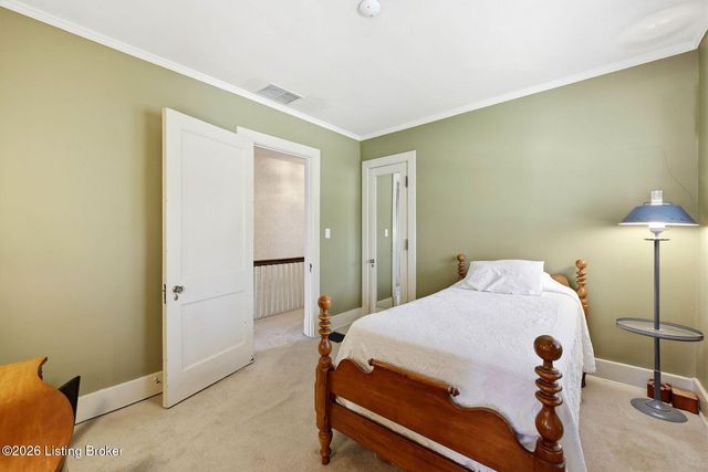 916 Audubon Pkwy, Audubon Park, KY 40213