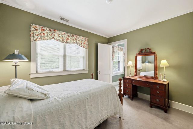 916 Audubon Pkwy, Audubon Park, KY 40213