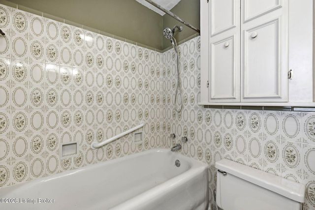 916 Audubon Pkwy, Audubon Park, KY 40213
