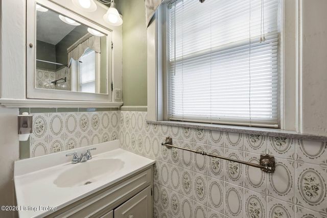 916 Audubon Pkwy, Audubon Park, KY 40213