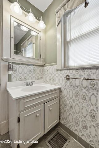 916 Audubon Pkwy, Audubon Park, KY 40213