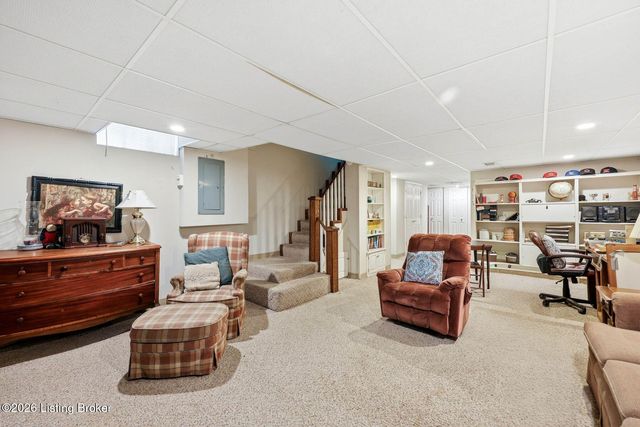 916 Audubon Pkwy, Audubon Park, KY 40213