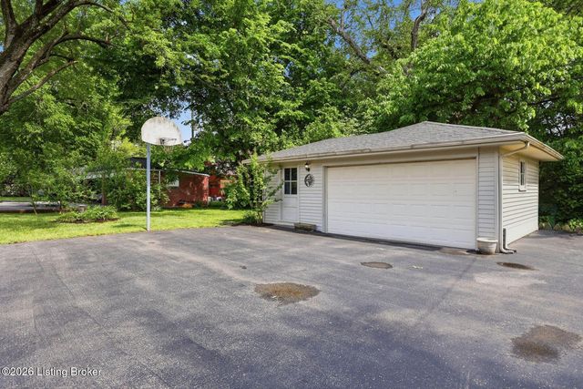 916 Audubon Pkwy, Audubon Park, KY 40213