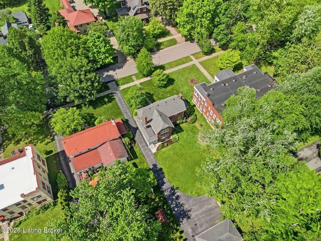 916 Audubon Pkwy, Audubon Park, KY 40213