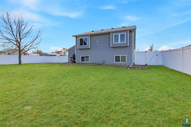 100 Jessica St Street, Worthing, SD 57077