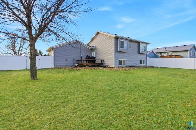 100 Jessica St Street, Worthing, SD 57077