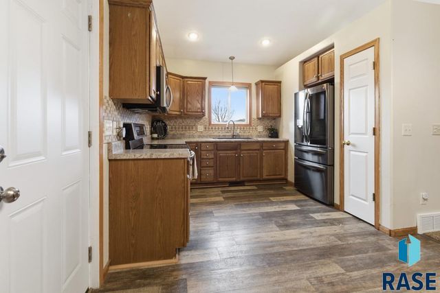 100 Jessica St Street, Worthing, SD 57077