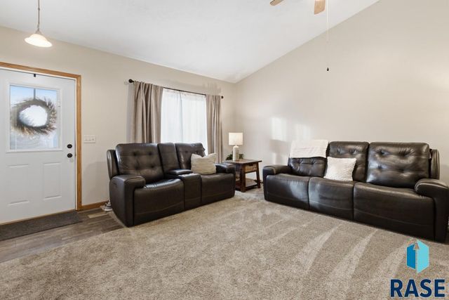 100 Jessica St Street, Worthing, SD 57077