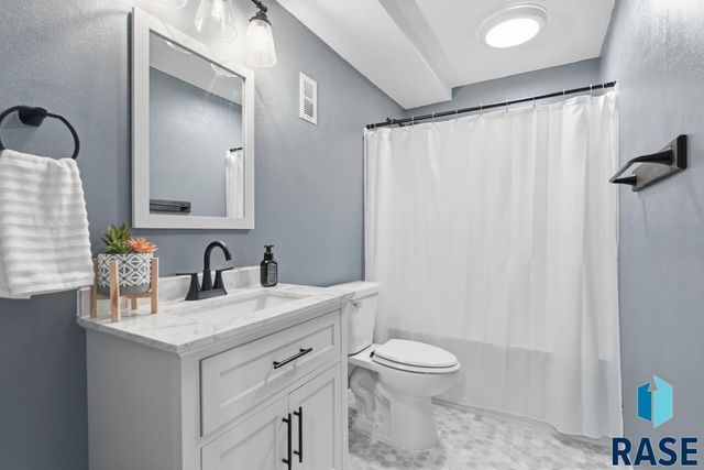 100 Jessica St Street, Worthing, SD 57077