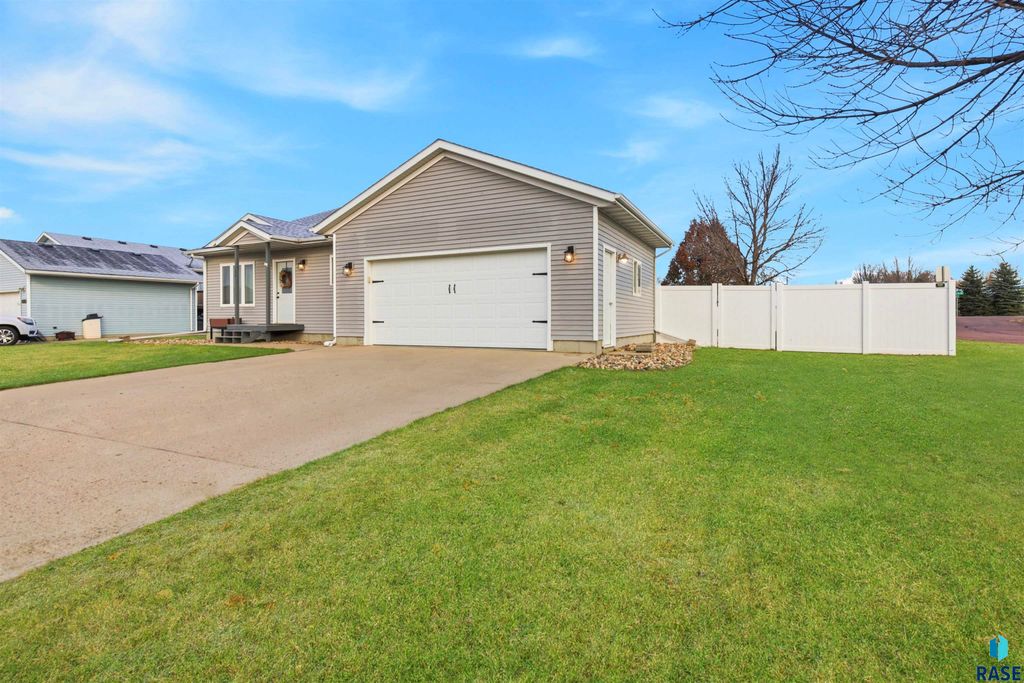 100 Jessica St Street, Worthing, SD 57077