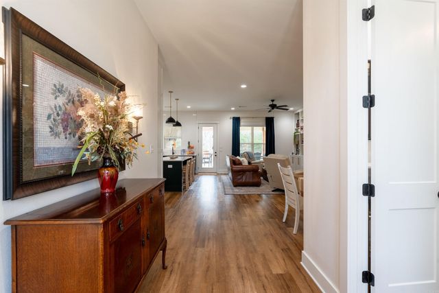 1 Avrey Lane, Greenbrier, AR 72058