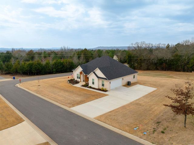 1 Avrey Lane, Greenbrier, AR 72058