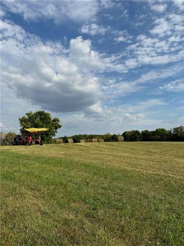 5775 SE W Highway, Lathrop, MO 64465