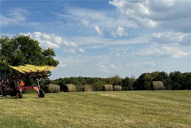 5775 SE W Highway, Lathrop, MO 64465