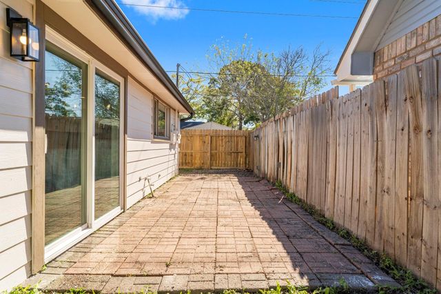 1678 Beaconshire Road, Houston, TX 77077