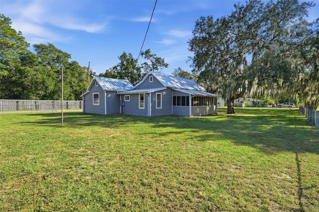 19402 E 5TH STREET, Umatilla, FL 32784