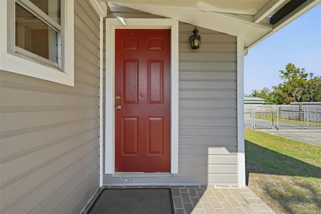 19402 E 5TH STREET, Umatilla, FL 32784