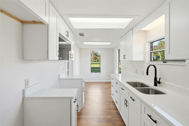 19402 E 5TH STREET, Umatilla, FL 32784