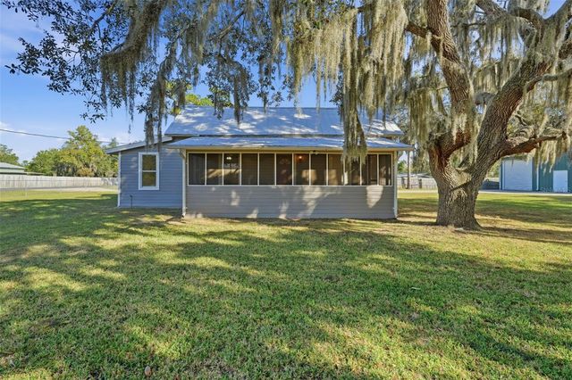 19402 E 5TH STREET, Umatilla, FL 32784